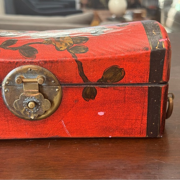 Beautiful Vintage Chinese Wood & Leather Pillow or Jewelry Treasure Box Lock - Picture 8 of 17